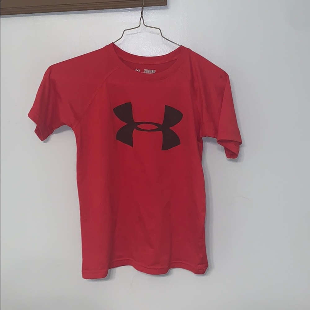 Boys yxs under Armour shirt